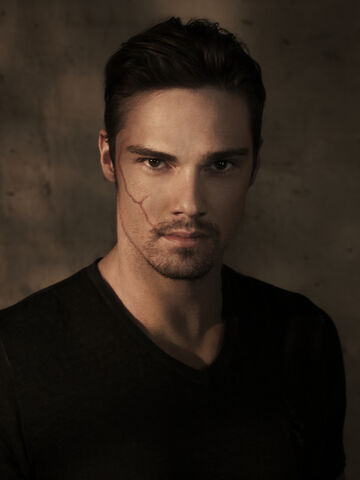 File:Vincent-season1-promo-pic.jpg
