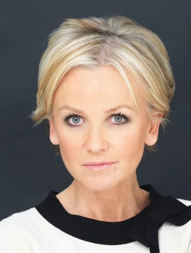 1Lisa Maxwell