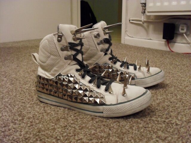 File:Robot-bentley-shoes.jpg