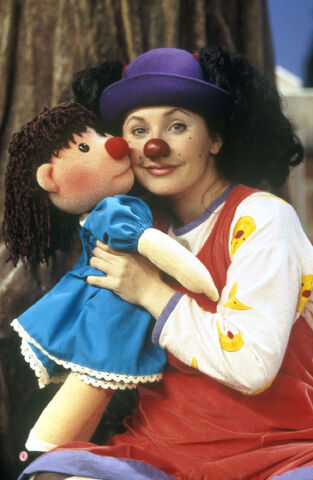 File:Loonette20Hugs20Molly.jpg