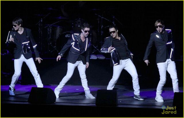 Archivo:Big-Time-Rush-Elevate-s-Jingle-Ball-2011-big-time-rush-27431657-1222-784.jpg