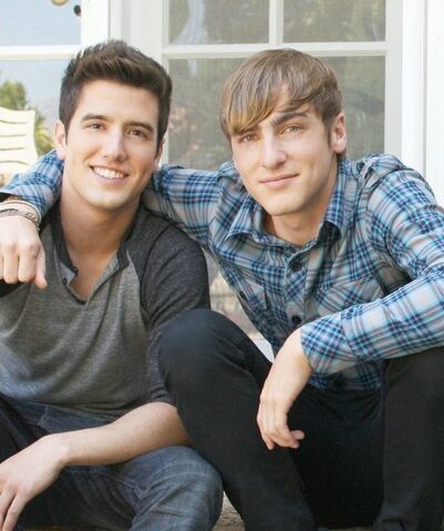 File:Logan-and-kendall-kendall-schmidt-and-logan-henderson-16826235-544-650.jpg