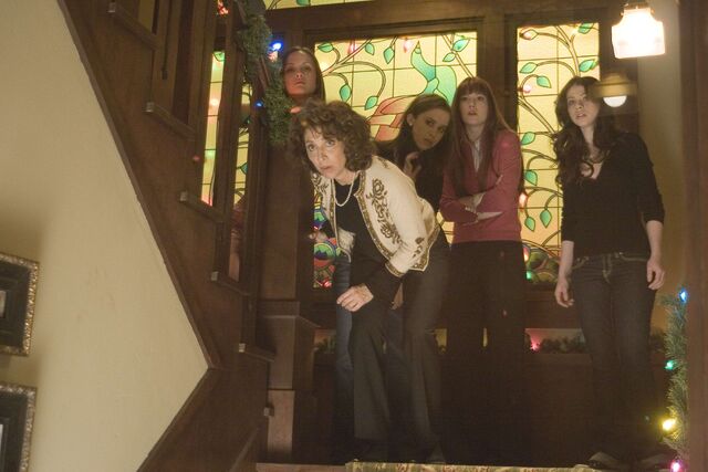 File:Black-christmas-xmas-2006-remake-lacey-chabert-mary-elizabeth-winstead.jpg