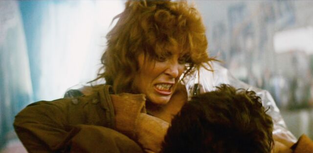 File:Zhora Strangles Deckard.jpg