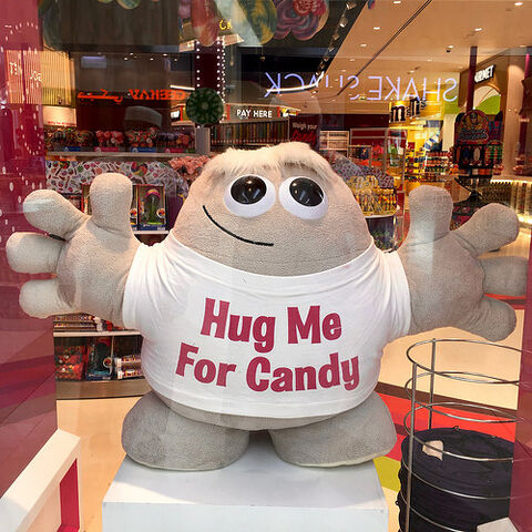 File:Hug me! .. for candy!.jpg