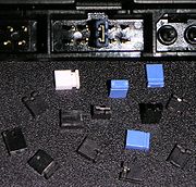 180px-Jumperblock-shunts