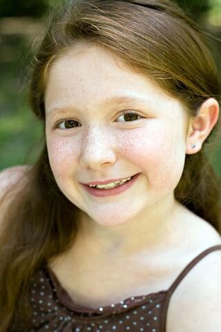 File:Emma Kenney.jpg
