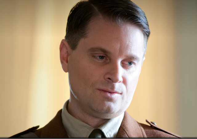 Archivo:Eli Thompson.png