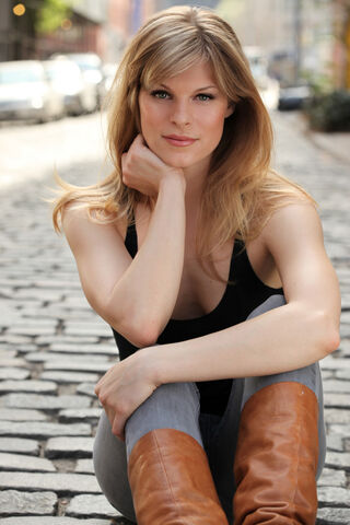 File:Amanda Suchy.jpg