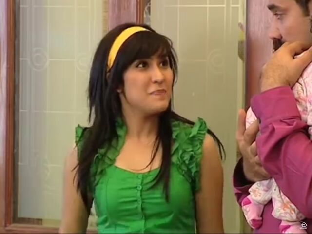 File:Dolly looking at Avtaar.jpg
