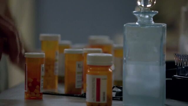 File:1x06 - Walt's meds.jpg