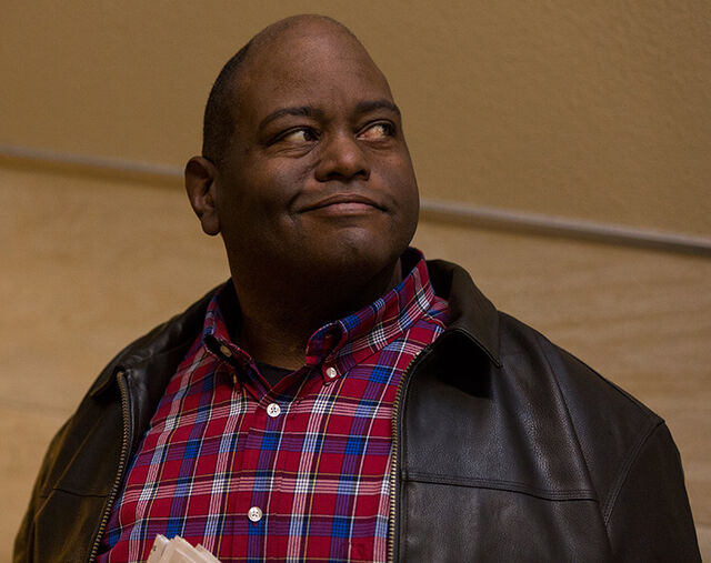File:Better-call-saul-episode-305-huell-crawford-935.jpg