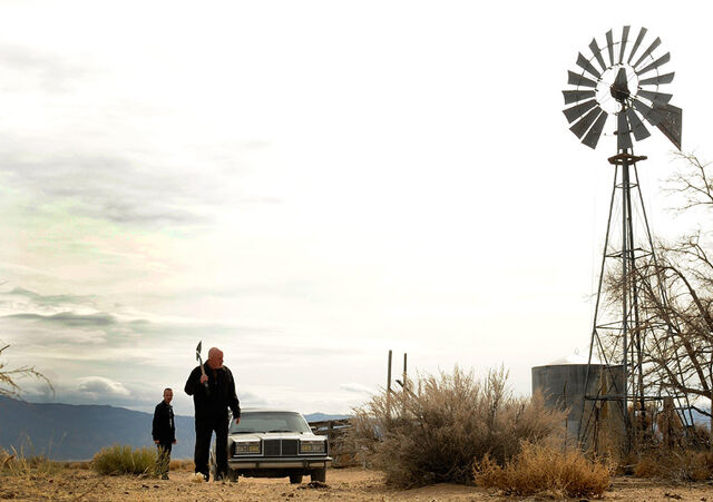 File:Episode-5-jesse-pinkman-mike.jpg