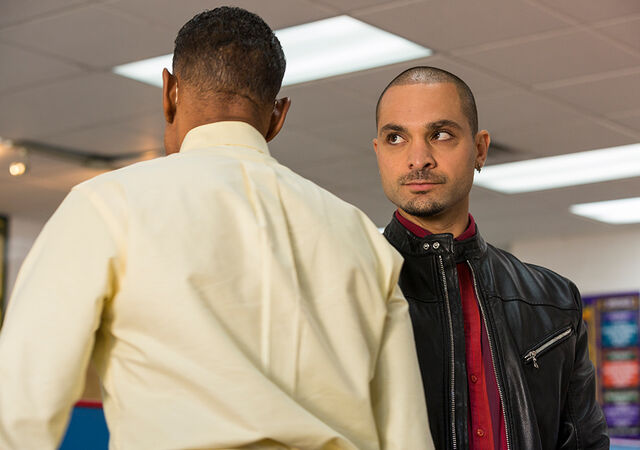 File:Better-call-saul-episode-304-gus-esposito-3-935.jpg