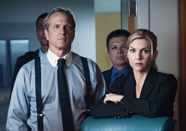 File:Better-call-saul-episode-104-howard-fabian-kim-seehorn-sized-935.jpg