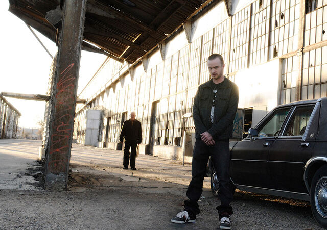 File:Episode-5-mike-jesse-pinkman-2.jpg