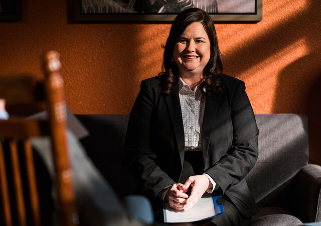 File:Better-call-saul-episode-302-francesca-parker-935.jpg