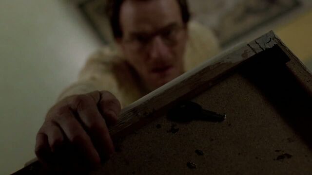 File:1x03 - Reaching for Krazy 8's key.jpg