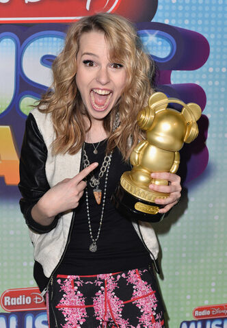 Archivo:2013+Radio+Disney+Music+Awards+Inside+80S84NRrZhcl.jpg