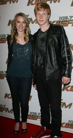 Archivo:Bridgit-and-adam-wango-tango.jpg