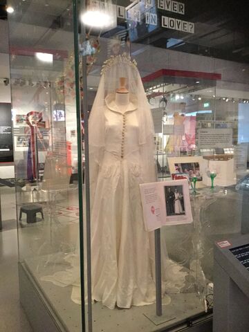File:Wedding dress.jpg