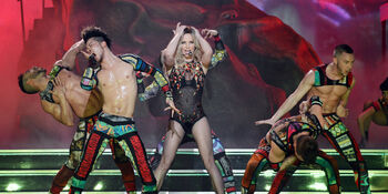 O-BRITNEY-SPEARS-PIECE-OF-ME-facebook