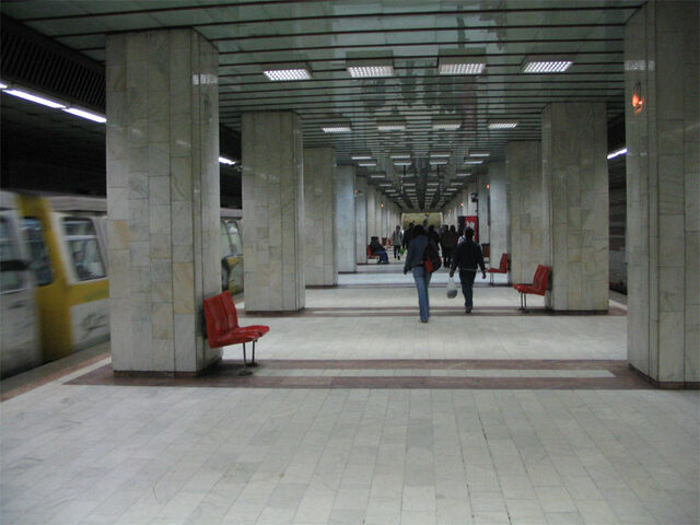 Fișier:Metrou Armata Poporului.jpg