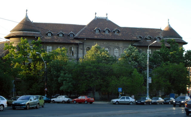 Fișier:Colegiul National Gheorghe Sincai.jpg