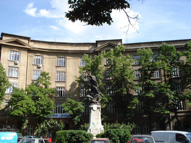 Fișier:Piata Walter Maracineanu.jpg