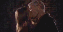 BuffySpikeBeso.gif