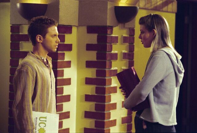 File:Tara oz new moon1.jpg