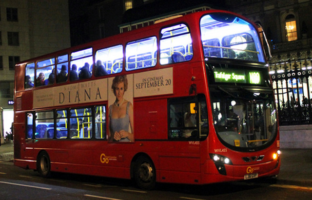 File:N89 at Trafalgar Square.png