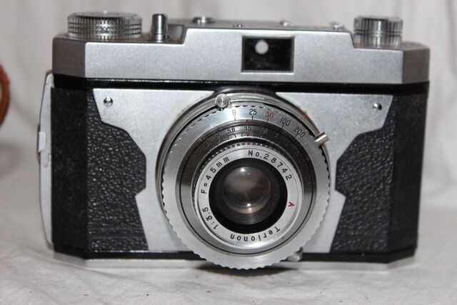 File:Polaroids 118.jpg