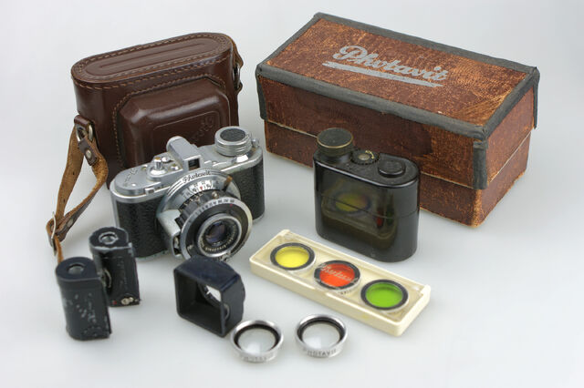 File:Photavit III Schneider Xenar f3,5-37,5mm Compur Rapid 01.jpg