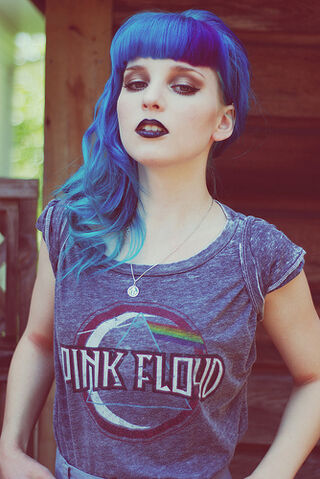File:Aquamarine headshot alt outfit.jpg