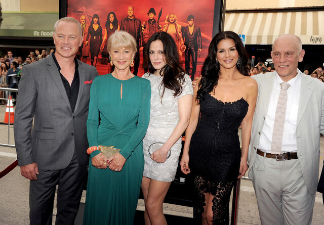 File:Premiere+Summit+Entertainment+RED+2+Red+Carpet+jt qh4MFTR2x.jpg