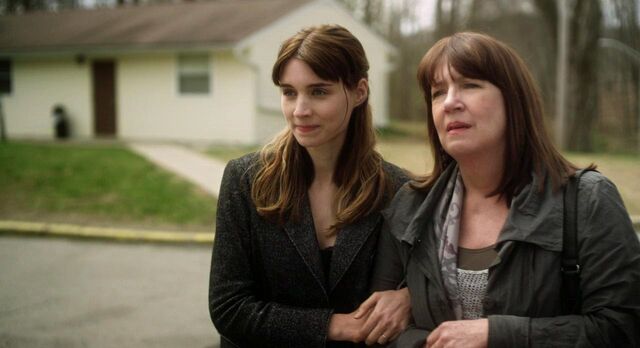 File:Side effects rooney mara ann dowd.jpg