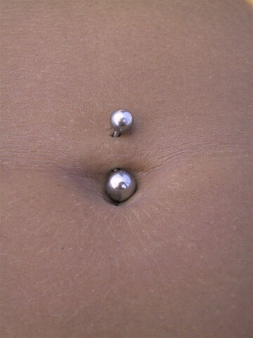 File:Bauchnabel-Piercing.jpg