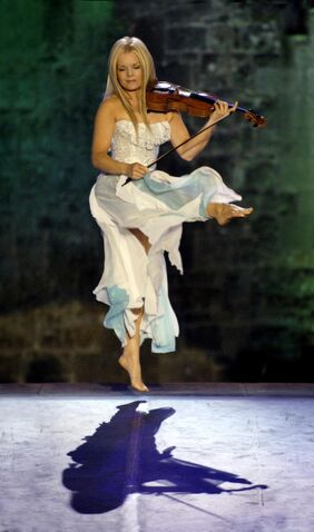 File:Máiréad Nesbitt leaps on.jpg