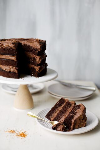 File:Chocolate fudge layer cake.jpg