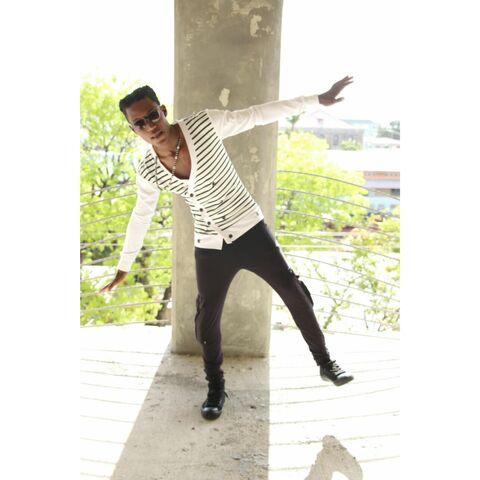 File:YoungLuiy- Ayo Photoshoot.jpg