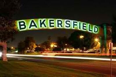 Bakersfield-arch-sign-night