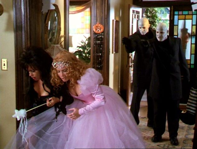File:3x04-GrimlocksAttackPhoebePiper.jpg
