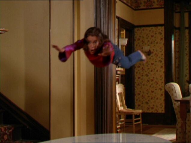 File:2x22-Flight2.jpg