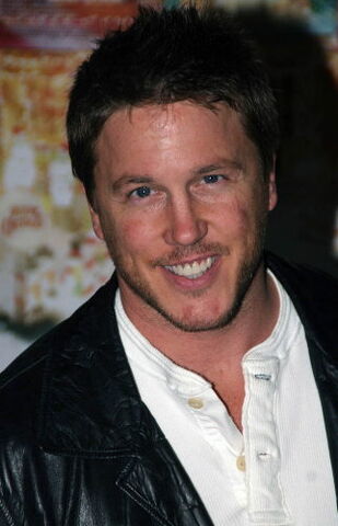 File:Lochlyn Munro.jpg