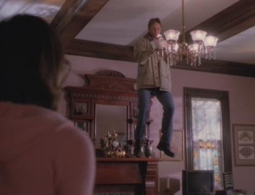 Plik:Leo caught hovering.jpg