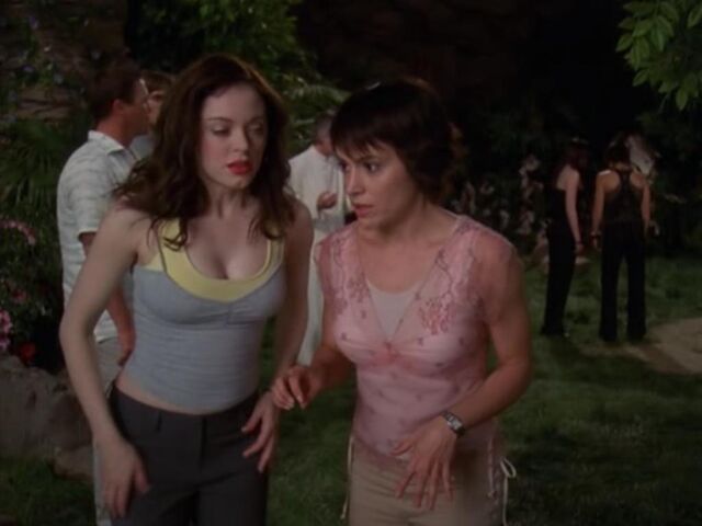 File:UnderworldPaigePhoebeTalking.jpg