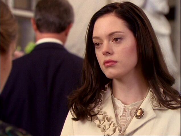 File:4x01-PaigeMatthews.jpg