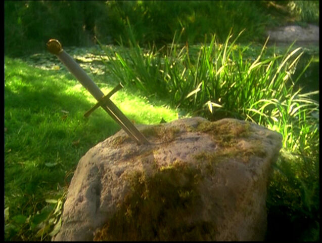 Фајл:6x08-Sword.jpg