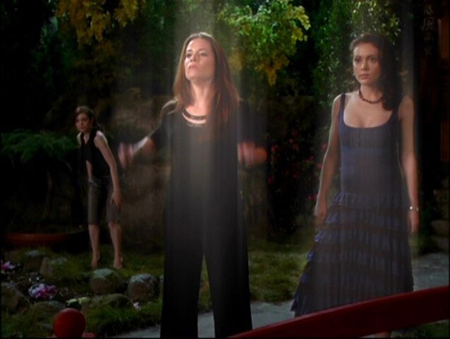 Ficheiro:795px-BillieProjectionOnPiperPhoebeAndPaige.jpg